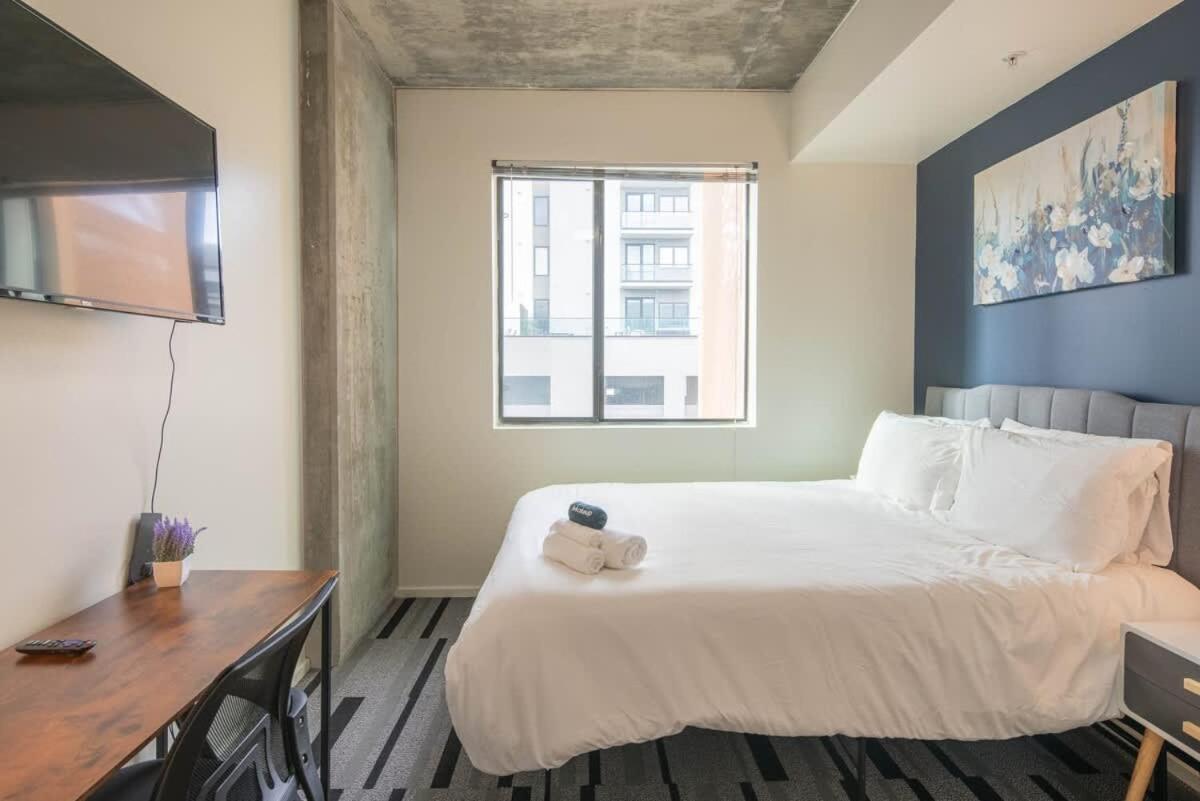 Apartemen Detailed 2bd - Dt- Gym, Pool, Parking Sleep8 *