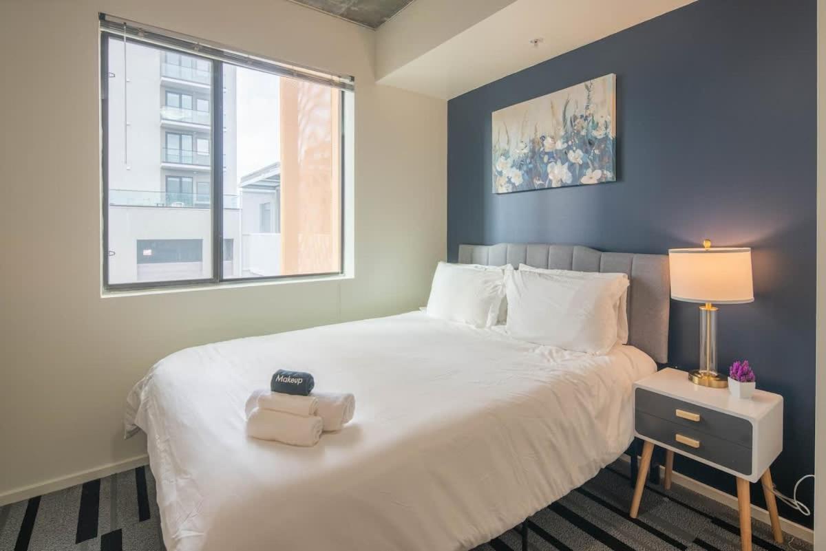 Detailed 2bd - Dt- Gym, Pool, Parking Sleep8 Apartemen Phoenix