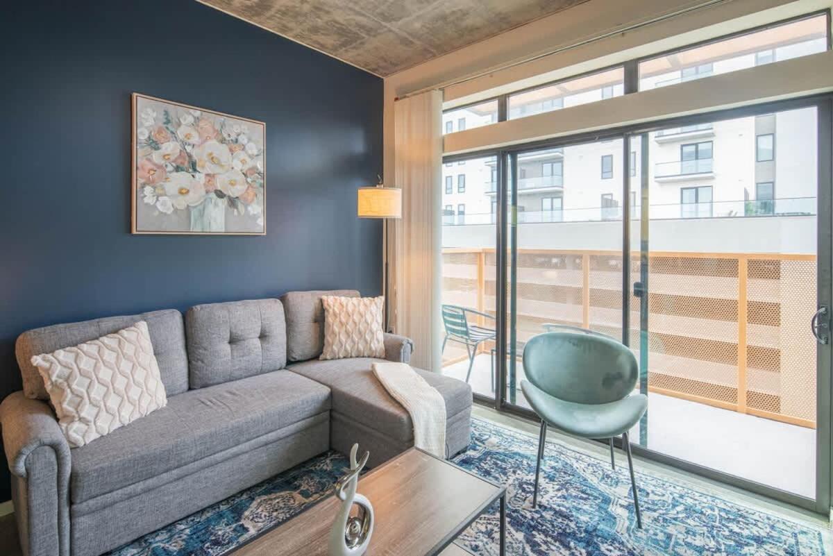 Detailed 2bd - Dt- Gym, Pool, Parking Sleep8