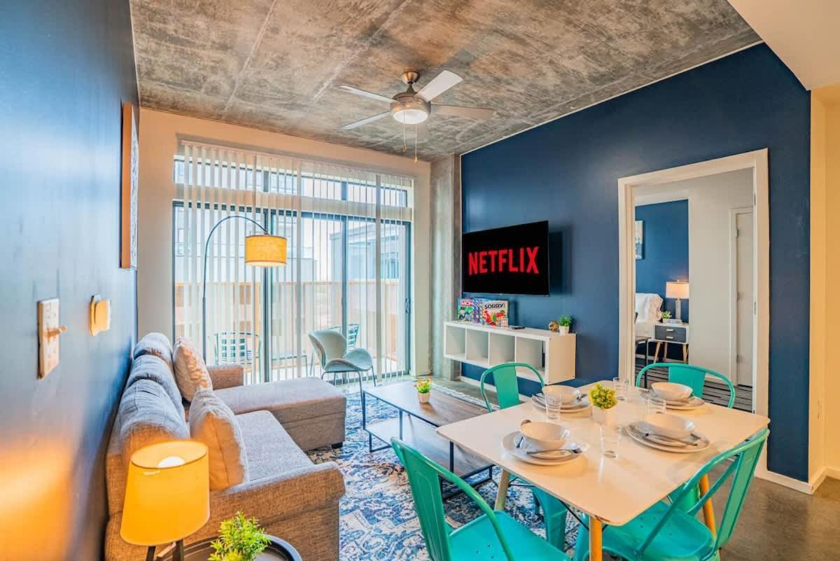Detailed 2bd - Dt- Gym, Pool, Parking Sleep8 Apartemen *