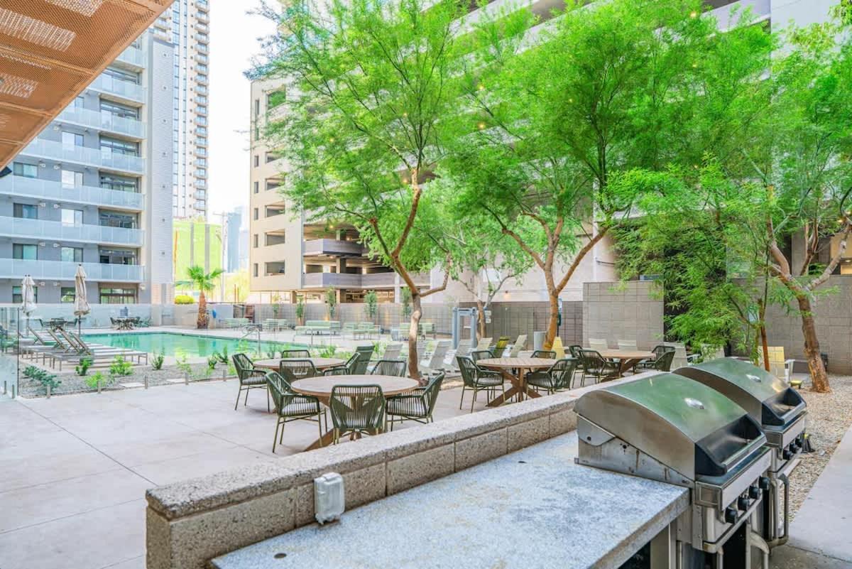 Detailed 2bd - Dt- Gym, Pool, Parking Sleep8 * Phoenix