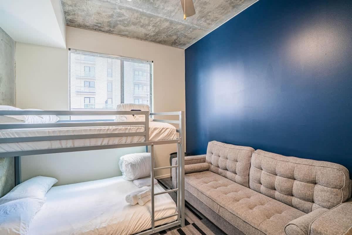 Detailed 2bd - Dt- Gym, Pool, Parking Sleep8 Apartemen